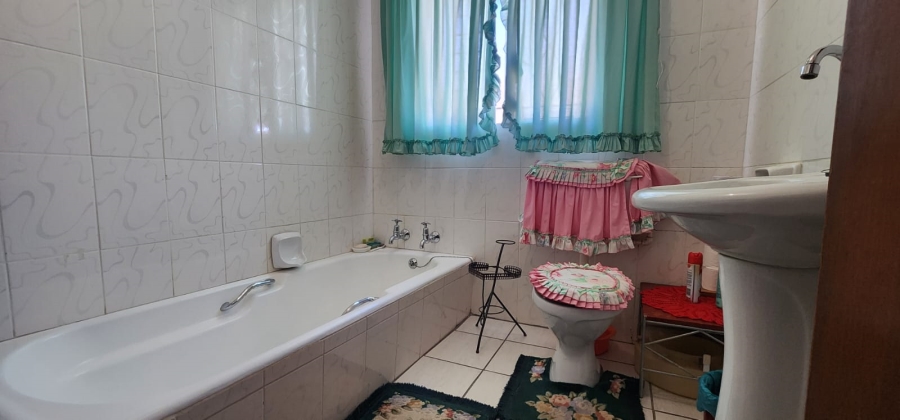 3 Bedroom Property for Sale in Ellaton North West